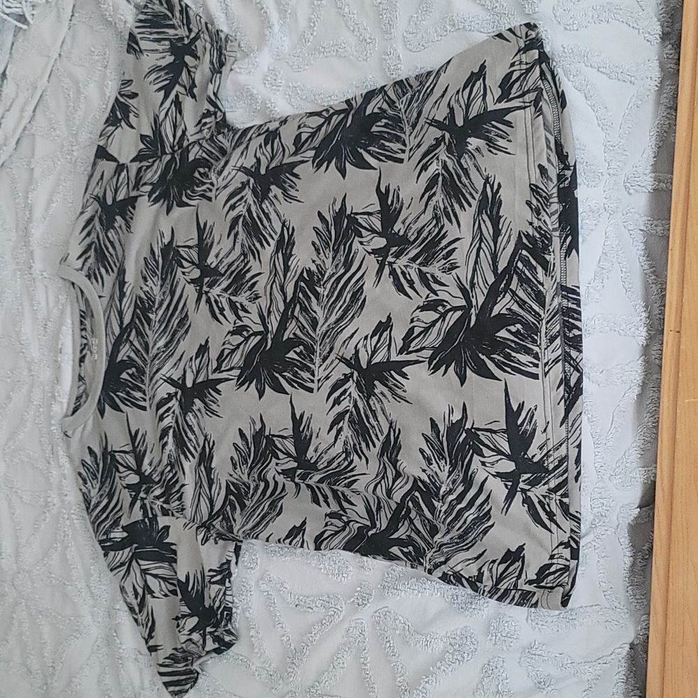 Like new Mens 2x floral print blk/gry
